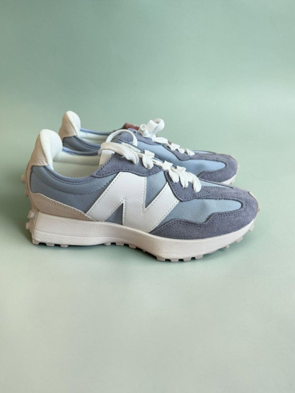 NEW BALANCE Women’s 327 Light Artic Gray Sneakers Size 7.5 NEW NWOB